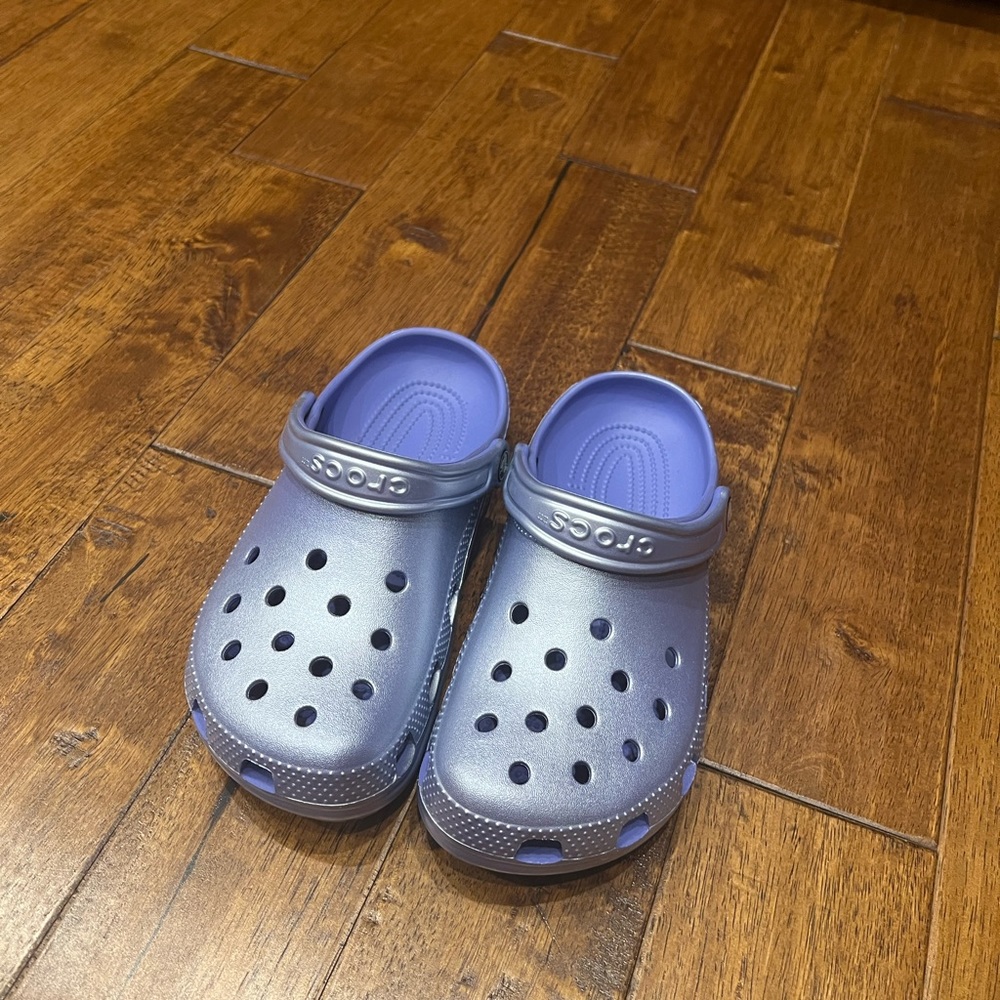 CROCS purple chrome color. Women’s size 7.